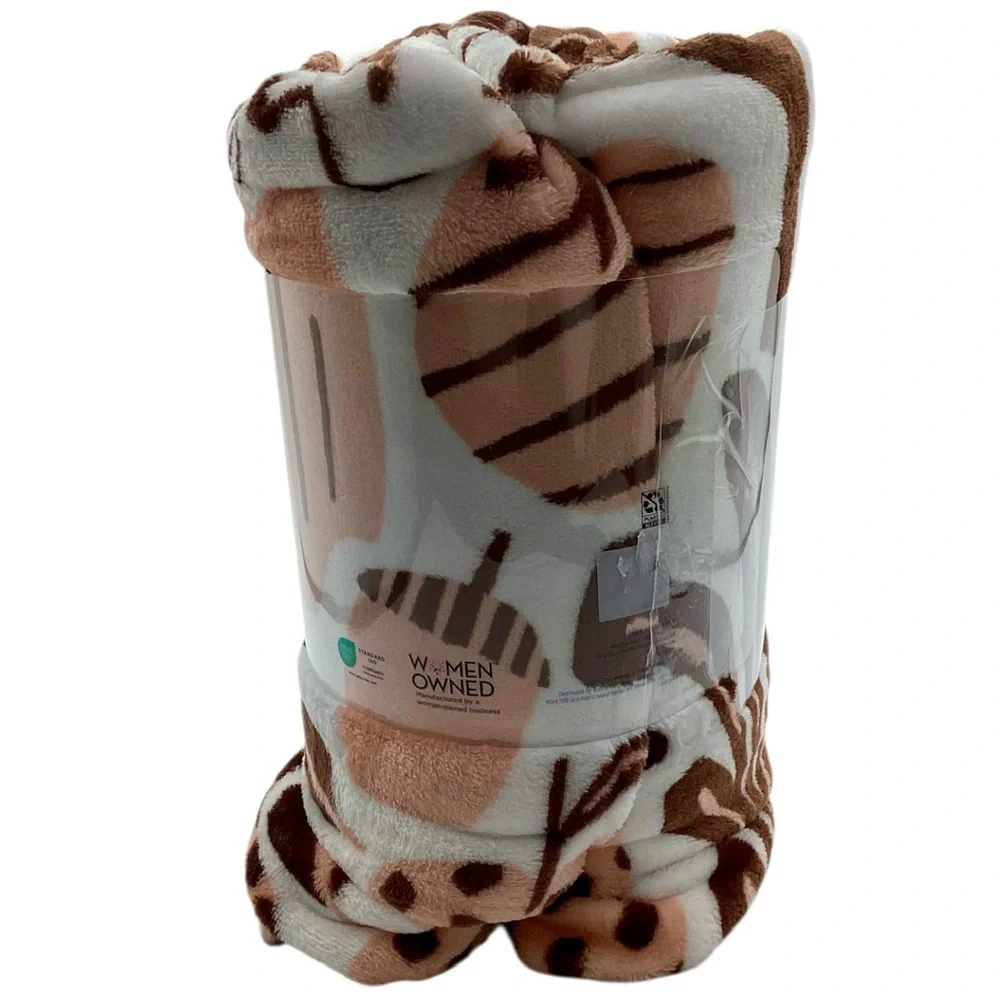 The Big One “Fall Icons” Oversized Supersoft Printed Plush Throw Blanket (NWT)